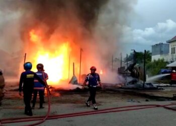 Genset Terbakar,  Satu Kios BBM dan Satu Rumah Habis Terbakar di Malinau