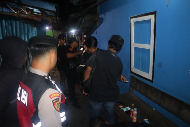 Dicurigai, 2 Warga Diamankan Satreskoba Saat Patroli Gabungan