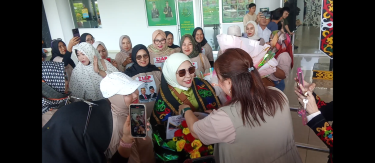 Kembali ke Kaltara, Rahmawati Disambut Sukacita Oleh Relawan