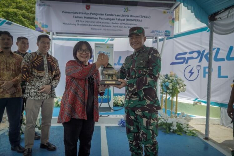 Perkuat Ekosistem EV di Daerah Penyangga IKN, PLN dan Kodam VI/Mulawarman Hadirkan SPKLU di Taman Monpera Balikpapan