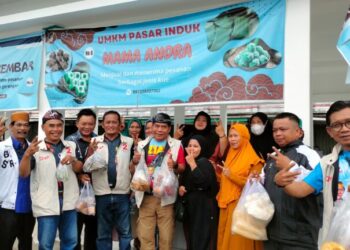 Pedadang Pasar Malinau Sambut Antusias Zainal Paliwang