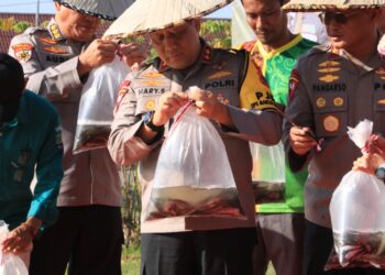 Penebaran Benih Ikan Lele oleh Polda Kaltara Dalam Rangka Mendukung Swasembada Pangan