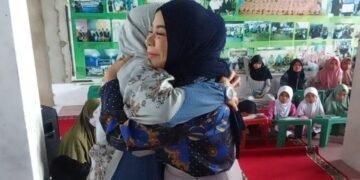 Bertemu Anak Panti Asuhan, Hj. Rahmawati Tak Kuasa Tahan Air Mata
