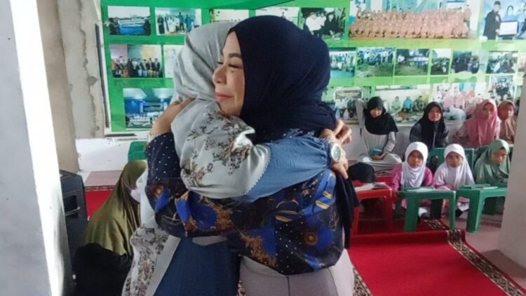 Bertemu Anak Panti Asuhan, Hj. Rahmawati Tak Kuasa Tahan Air Mata