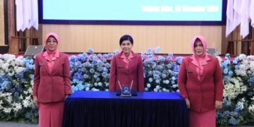 Acara Serah Terima Wakil Ketua Bhayangkari Daerah Kaltara dari Ny. Iin Golkar Pangarso kepada Ny. Wulan Soesono