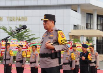 Kapolda Kaltara Irjen Pol. Hary Sudwijanto, S.I.K.,M.Si Melaksakan Apel “Power On Hand” di Lapangan Mako Polda Kaltara