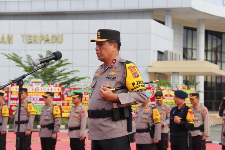 Kapolda Kaltara Irjen Pol. Hary Sudwijanto, S.I.K.,M.Si Melaksakan Apel “Power On Hand” di Lapangan Mako Polda Kaltara