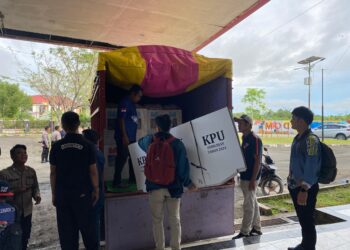 H-1 Pencoblosan, Polda Kaltara Laksanakan Pengamanan dan Pengawalan Pendistribusian Logistik Pilkada