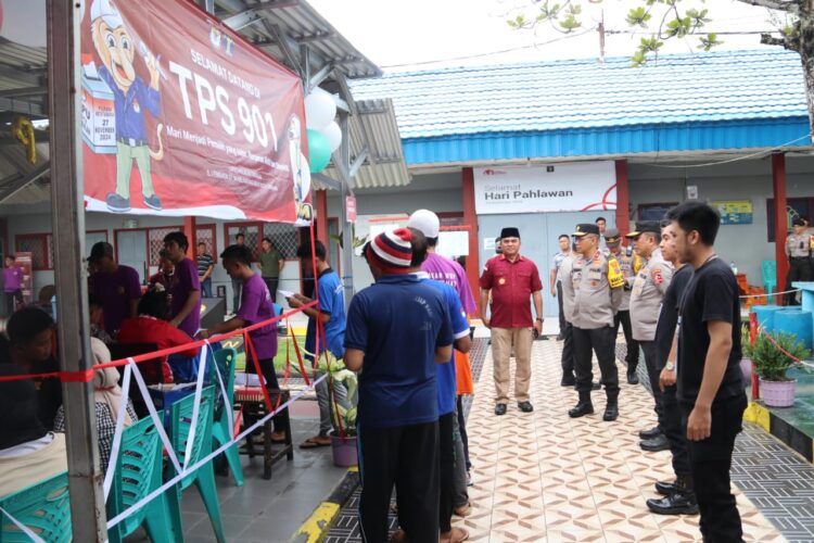 Wakapolda Kaltara Bersama Pamatwil Mabes Polri Melaksanakan Monitoring Tahap Pemungutan Suara Pilkada