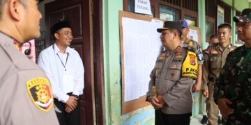 Kapolda Kaltara Bersama Instansi Terkait  Monitoring Proses Pemungutan Suara Pilkada 2024 di Seluruh Kabupaten/Kota Provinsi Kaltara