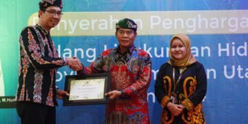 Gubernur Zainal Serahkan Penghargaan Lingkungan Hidup 2024