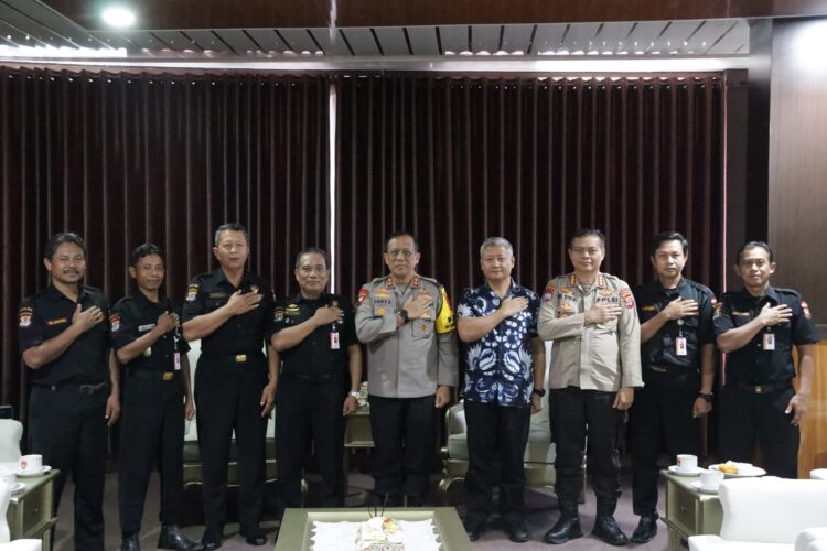 Kapolda Kaltara Terima Kunjungan Ketua Senkom Kaltara, Bahas Sinergi Mewujudkan Kamtibmas Kondusif