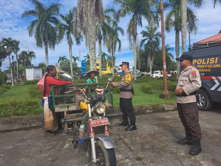 Optimalisasi Kamtibmas: Kegiatan Sambang Ditbinmas Polda Kaltara di Pasar Tradisional Tanjung Selor