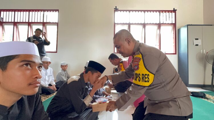 Aksi Jumat Berbagi, Makan Sehat dan Bergizi Polres Tana Tidung
