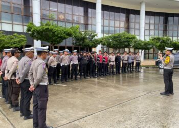 Dirlantas Polda Kaltara Memberikan Arahan pada Apel Pagi OPS Lilin Kayan 2024 di Halaman Mapolda Kaltara