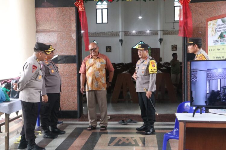Pastikan Misa Natal Aman dan Khidmat, Kapolda Tinjau Langsung Pengamanan Gereja