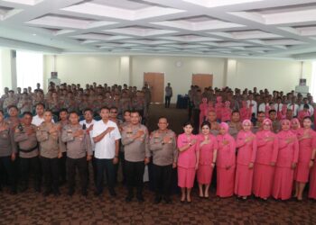 Peran Keluarga dalam Mendukung Tugas Polri Jadi Arahan Kapolda dan Ibu Bayangkari Saat di Polres KTT