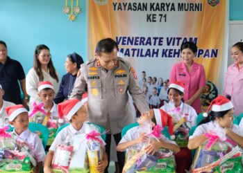 Kapolda Bersama Persekutuan Oikumene Umat Nasrani Polda Kaltara Melaksanakan Bakti Sosial Untuk SLB