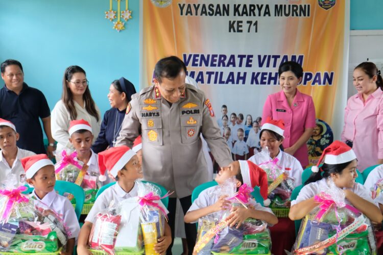 Kapolda Bersama Persekutuan Oikumene Umat Nasrani Polda Kaltara Melaksanakan Bakti Sosial Untuk SLB