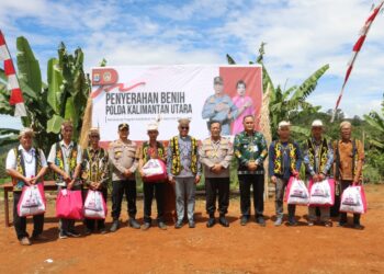 Pertama Kali Dikunjungi Kapolda, Warga Long Ampung Terharu