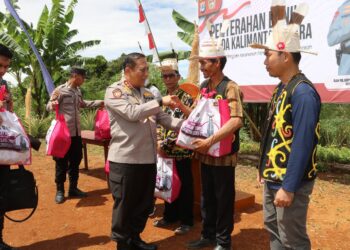Dorong Ketahanan Pangan, Kapolda Kaltara Serahkan 800 Bibit Untuk Kelompok Tani
