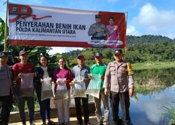 Kapolda Kaltara Penuhi Harapan Kelompok Tani, Salurkan Bantuan Benih Ikan Nila dan Lele