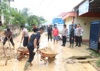 Dansat Brimob Polda Kaltara Tinjau Langsung Lokasi Bencana Tanah Longsor di Wilayah Kota Tarakan