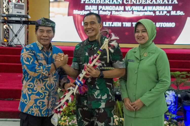 Gubernur Hadiri Pisah Sambut Pangdam VI/Mulawarman di Makodam VI/Mulawarman