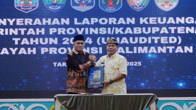 Gubernur Zainal Serahkan LKPD 2024 Unaudited ke BPK RI Perwakilan Kaltara