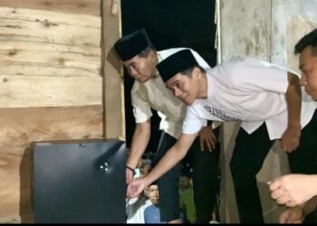Pemerataan Akses Listrik, Gubernur Salurkan Bantuan PLTS Atap Warga Desa Binusan Nunukan