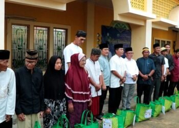 Gubernur Kaltara Safari Ramadan di Tana Tidung, Bagikan Sembako ke Warga