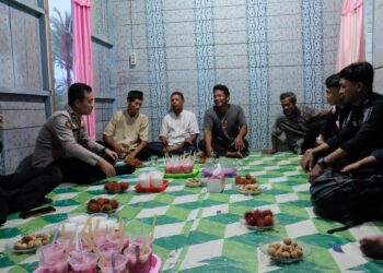 Pererat Kebersamaan dengan Tokoh Masyarakat Desa Tanjung Buka, Personel Bidhumas Polda Kaltara Gelar Buka Puasa Bersama