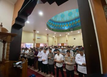 Personel Polda Kaltara Gelar Sholat Ghoib Atas Gugurnya Tiga Anggota Polri Dalam Pelaksanaan Tugas di Way Kanan Lampung