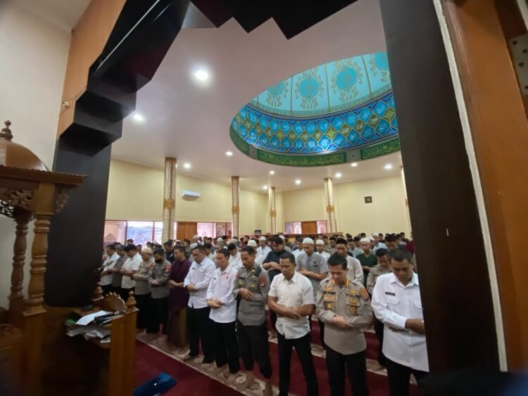 Personel Polda Kaltara Gelar Sholat Ghoib Atas Gugurnya Tiga Anggota Polri Dalam Pelaksanaan Tugas di Way Kanan Lampung