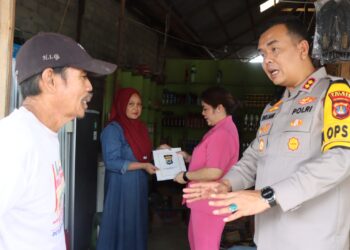 Kapolres Tarakan Serahkan Bantuan untuk Korban Kebakaran di Jembatan Bongkok