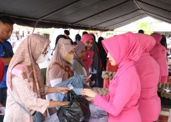 Satbrimob Polda Kaltara Gelar Bazar Sembako Murah dan Pasar Ramadan Untuk Masyarakat