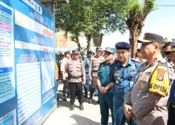 Kapolda Kaltara Sapa Pemudik di Pelabuhan Malundung Tarakan, Doakan Perjalanan Lancar dan Aman