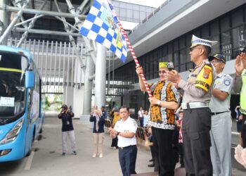 Dalam Rangka Program Layanan Mudik Gratis Lebaran Tahun 2025, Ditlantas Polda Kaltara Berikan Pengawalan Kepada Armada Bus Damri
