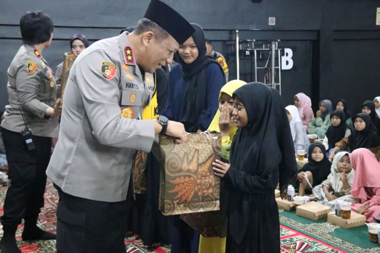 Kapolda Kaltara Berbagi Kebahagiaan Ramadan Bersama Anak-Anak Selumit Pantai
