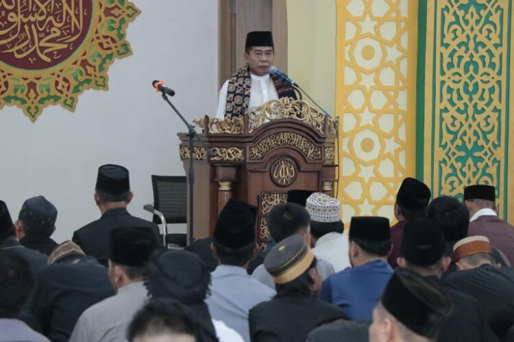 Salat Ied di Masjid At Tawwaab, Gubernur Zainal Sampaikan Idulfitri Momen Mempererat Tali Silaturahmi