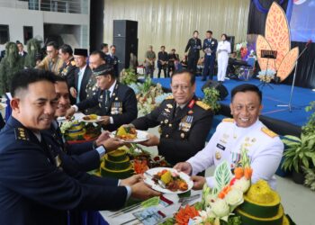 Kapolda Kaltara Berikan Kejutan Spesial di HUT ke-79 TNI Angkatan Udara di Lanud Anang Busra Tarakan
