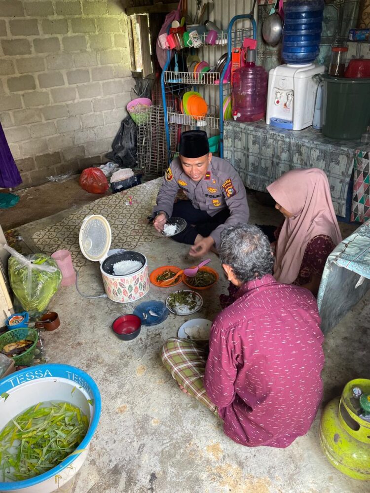 Totalitas Ipda Ripal, Peduli Pendidikan Hingga Turun Langsung Fasilitasi Warga yang Kesulitan