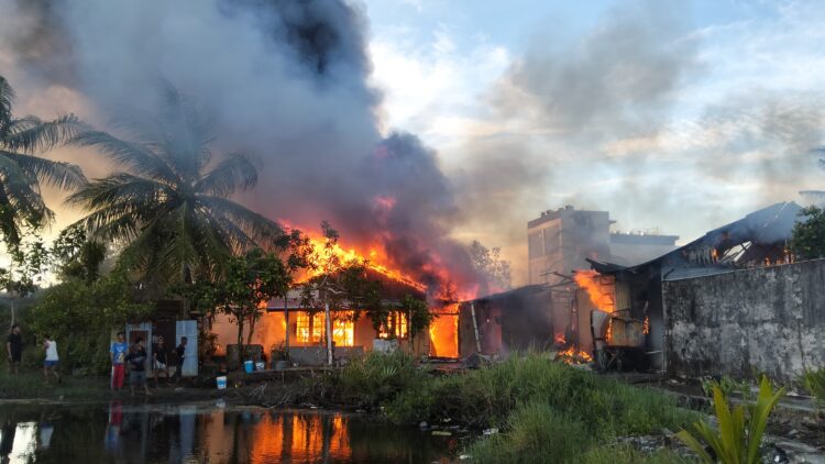 Si Jago Merah Kembali Mengamuk di Jalan Cendrawasih RT 14