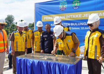 Gubernur Resmikan Bangunan Intake PDAM Jelarai