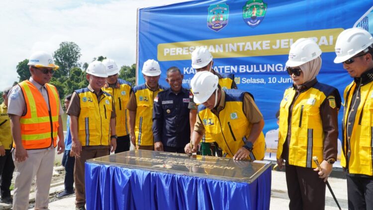 Gubernur Resmikan Bangunan Intake PDAM Jelarai