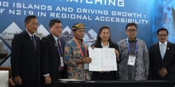 Gubernur Zainal Teken MoU dan LoI Pengembangan Pesawat N219 Amfibi