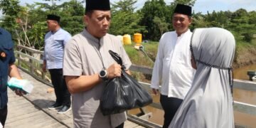 Makna Idul Adha, Kapolda Kaltara Serahkan 4 Ekor Sapi Qurban untuk Warga SP 6 hingga SP 9 Tanjung Buka