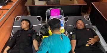 Personel Satbrimob Polda Kaltara Ikuti Bakti Kesehatan Donor Darah Dalam Rangka Menyambut Hari Bhayangkara Ke-79