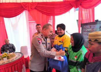 Sambut HUT Bhayangkara Ke-79, Polres Tarakan Gelar Bakti Kesehatan dan berikan paket sembako kepada komunitas ojol