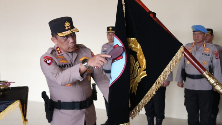 Polda Kaltara Gelar Upacara Pencucian Pataka “NGELIMUT MENGKA PEGUNA” Jelang Hari Bhayangkara Ke-79